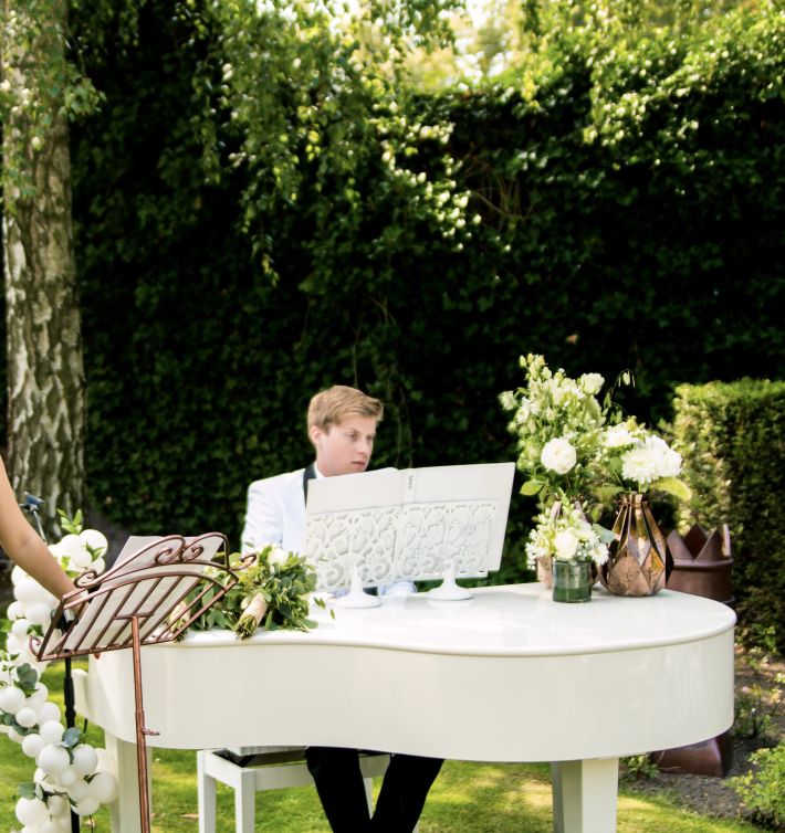 Pianist Met Vleugelpiano
